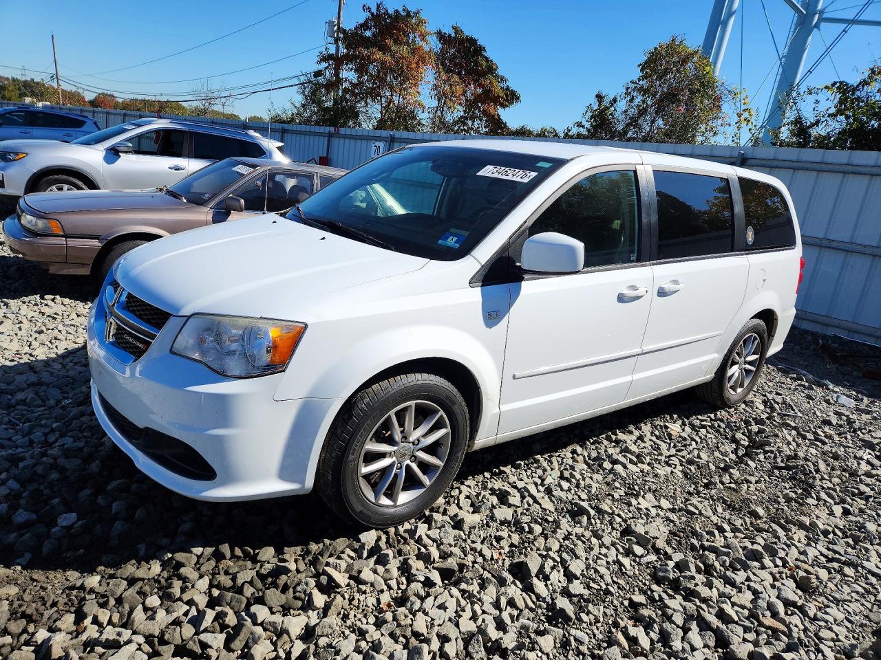 2014 DODGE GRAND CARAVAN SE — Front 3/4