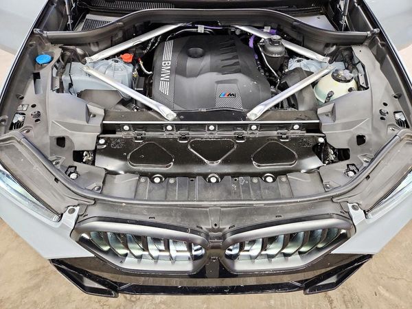2027 BMW X6 xDrive40i — Engine bay