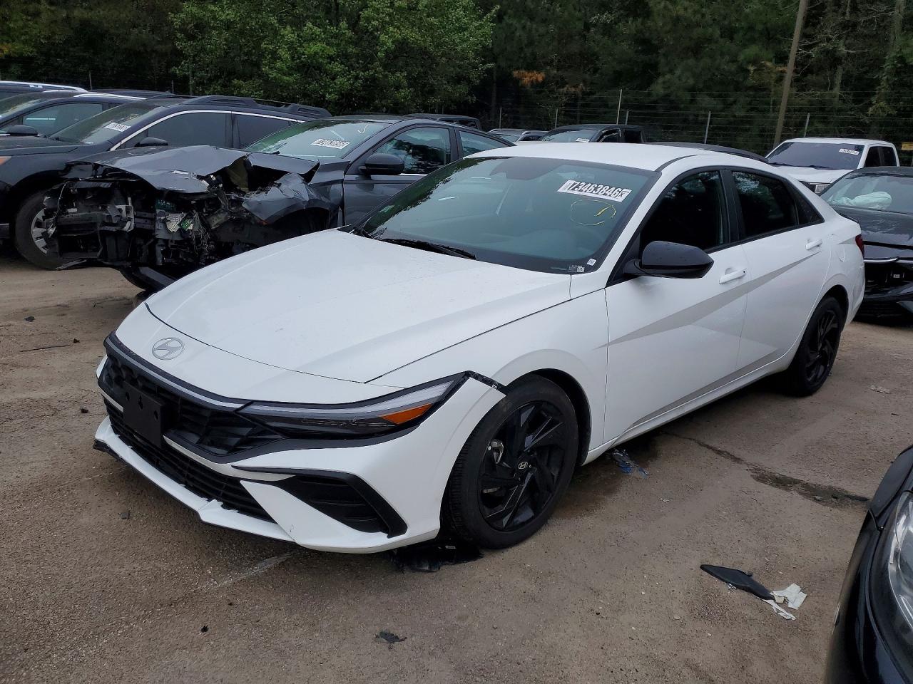 2026 HYUNDAI ELANTRA — Front 3/4