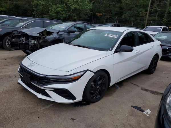 2026 HYUNDAI ELANTRA — Front 3/4