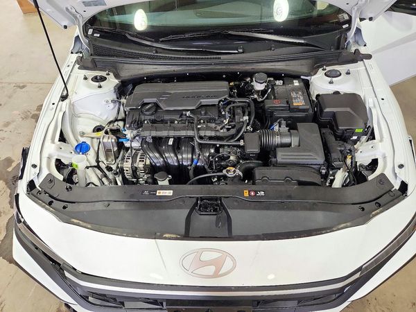 2026 HYUNDAI ELANTRA — Engine bay
