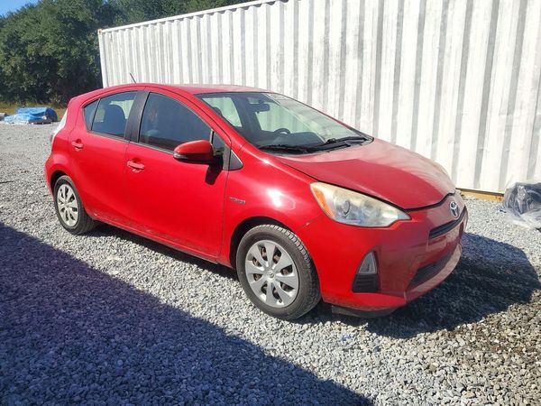 2014 TOYOTA PRIUS — Passenger 3/4