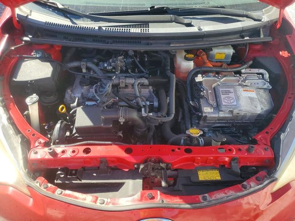 2014 TOYOTA PRIUS — Engine bay