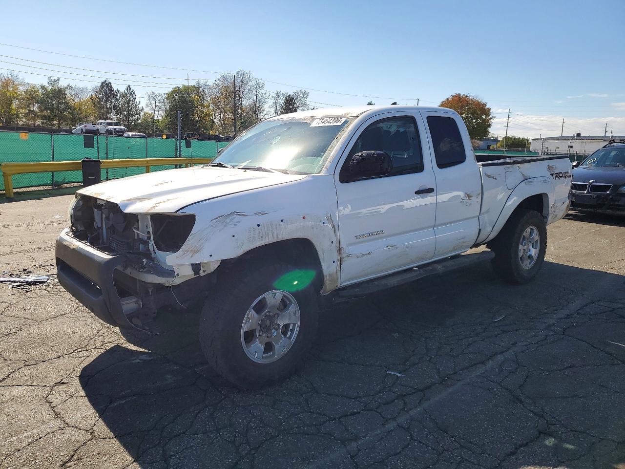 2015 TOYOTA TACOMA Delux Grade — Front 3/4