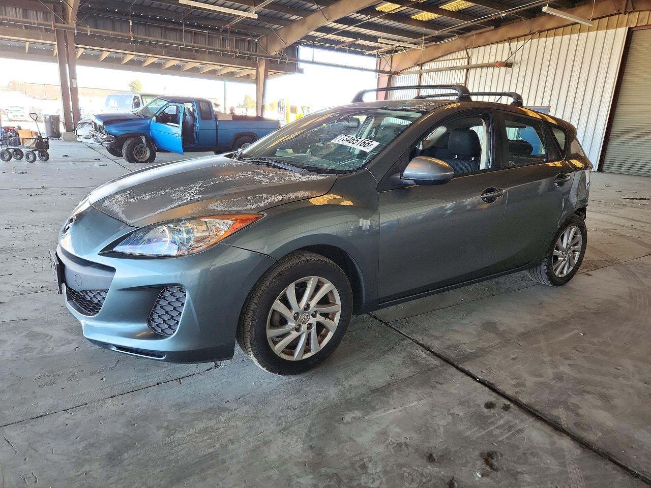 2012 MAZDA 3 Touring/GS — Front 3/4