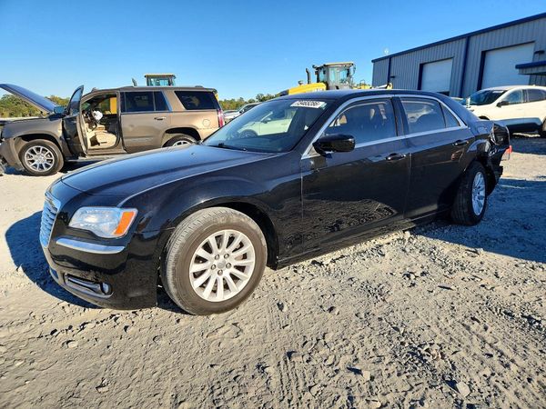 2014 CHRYSLER 300 — Front 3/4