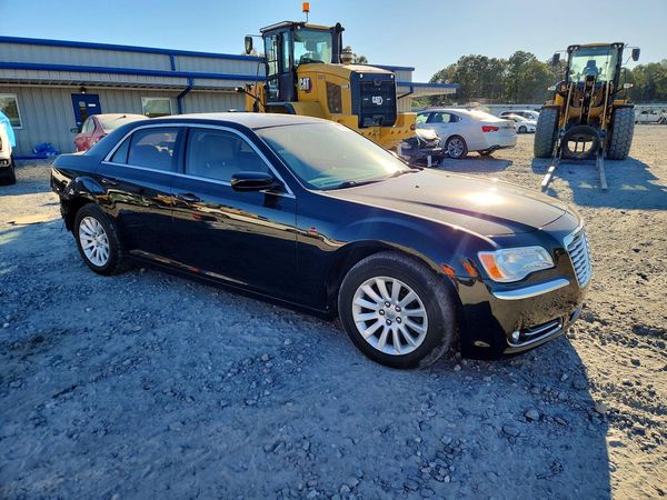 2014 CHRYSLER 300 — Passenger 3/4