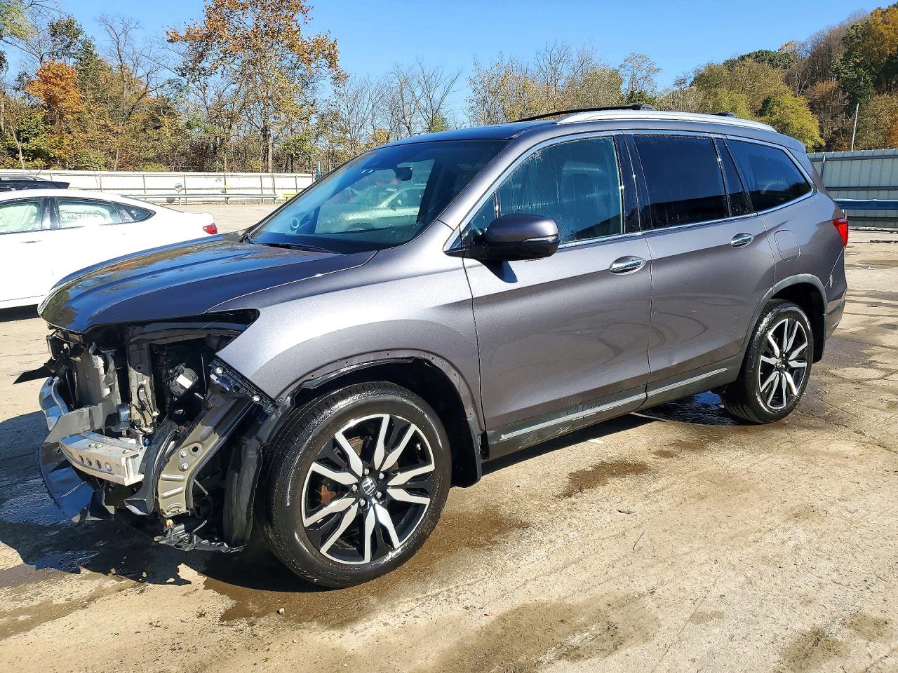2019 HONDA PILOT TOURING-7 — Front 3/4