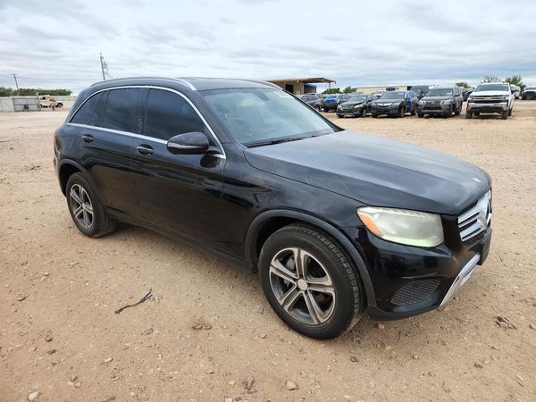 2016 MERCEDES-BENZ GLC GLC300 — Passenger 3/4