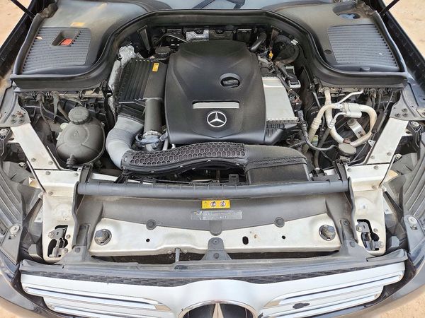 2016 MERCEDES-BENZ GLC GLC300 — Engine bay