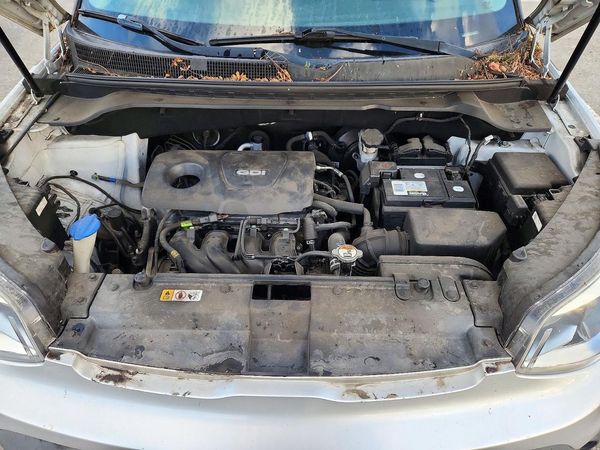 2017 KIA SOUL Base — Engine bay