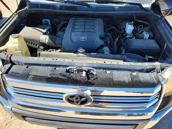 2016 TOYOTA TUNDRA SR/SR5 — Engine bay