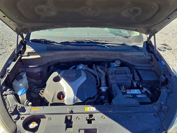 2013 HYUNDAI SANTA FE — Engine bay
