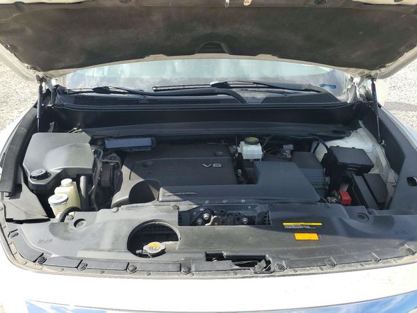 2013 INFINITI JX35 — Engine bay