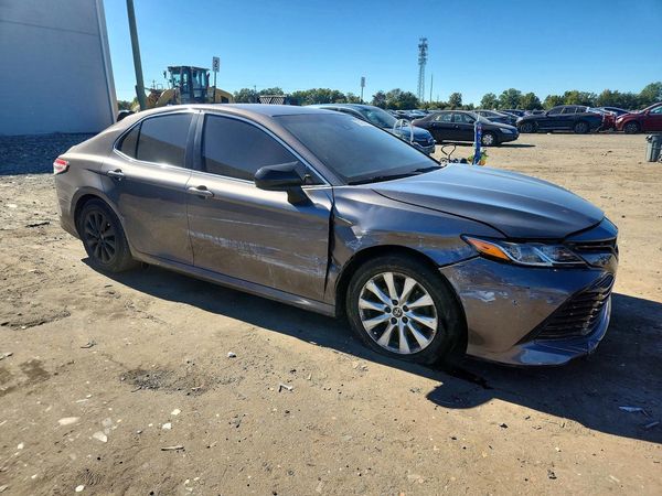 2018 TOYOTA CAMRY L/LE/SE/XLE — Passenger 3/4