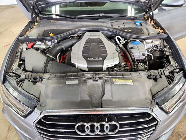 2016 AUDI A6 — Engine bay