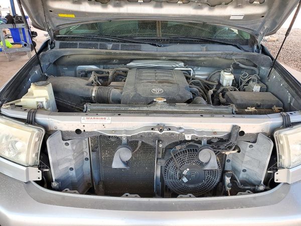 2014 TOYOTA SEQUOIA Platinum Grade — Engine bay