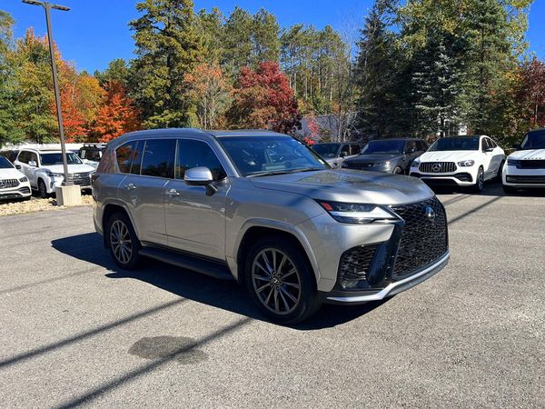 2023 LEXUS LX600