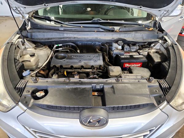 2013 HYUNDAI TUCSON — Engine bay