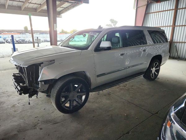 2016 CADILLAC ESCALADE ESV Luxury — Front 3/4