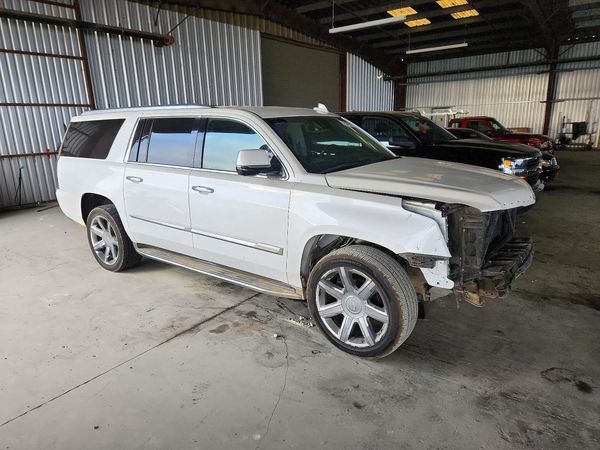 2016 CADILLAC ESCALADE ESV Luxury — Passenger 3/4