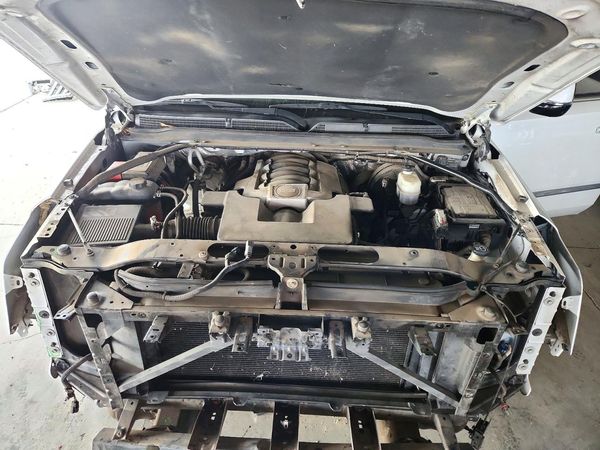 2016 CADILLAC ESCALADE ESV Luxury — Engine bay