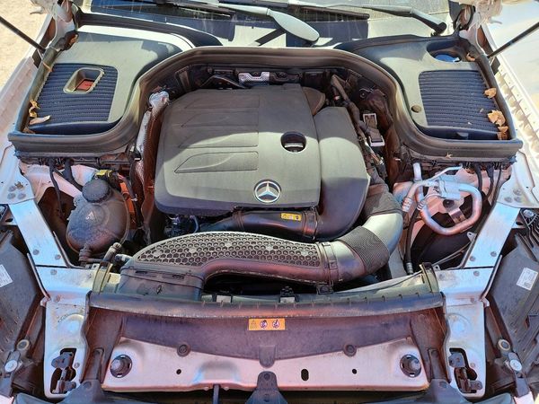 2022 MERCEDES-BENZ GLC GLC300 — Engine bay