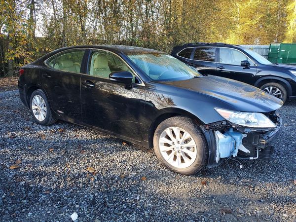 2015 LEXUS ES 300h — Passenger 3/4