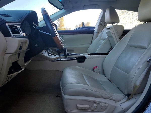 2015 LEXUS ES 300h — DENT