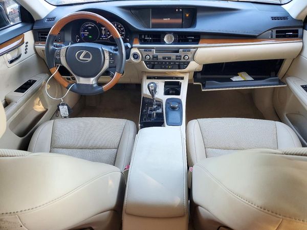 2015 LEXUS ES 300h — CKPT