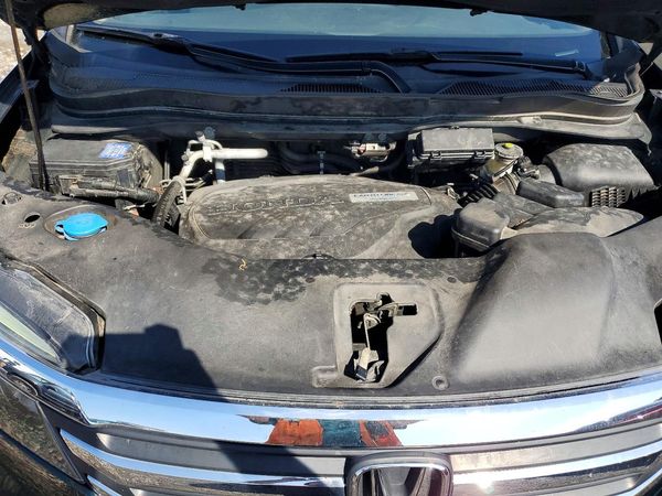 2016 HONDA PILOT EX — Engine bay