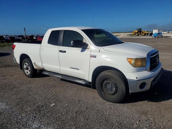 2013 TOYOTA TUNDRA SR5 — Passenger 3/4