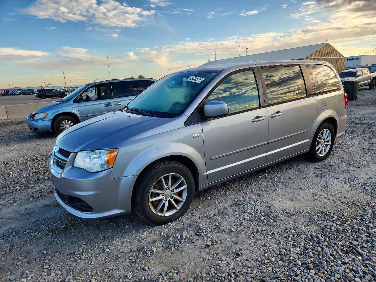 2014 DODGE GRAND CARAVAN SE — Front 3/4
