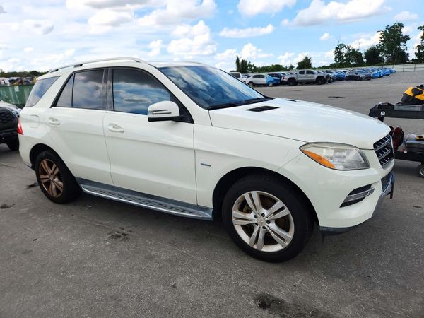 2012 MERCEDES-BENZ ML ML350 4-MATIC — Passenger 3/4