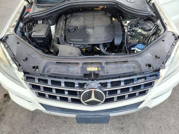 2012 MERCEDES-BENZ ML ML350 4-MATIC — Engine bay