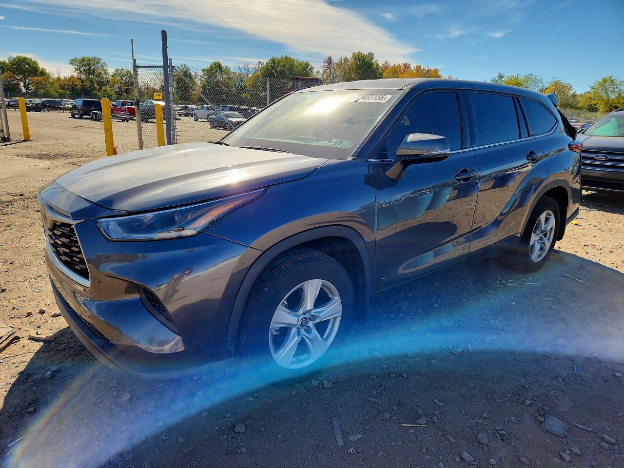 2021 TOYOTA HIGHLANDER L — Front 3/4