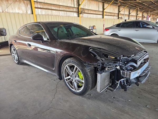 2014 PORSCHE PANAMERA S Hybrid — Passenger 3/4