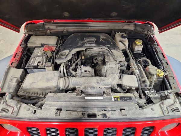 2020 JEEP GLADIATOR Sport — Engine bay