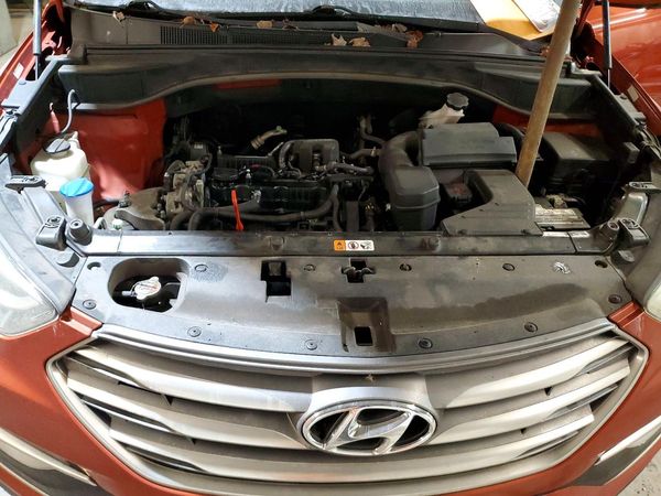 2017 HYUNDAI SANTA FE — Engine bay