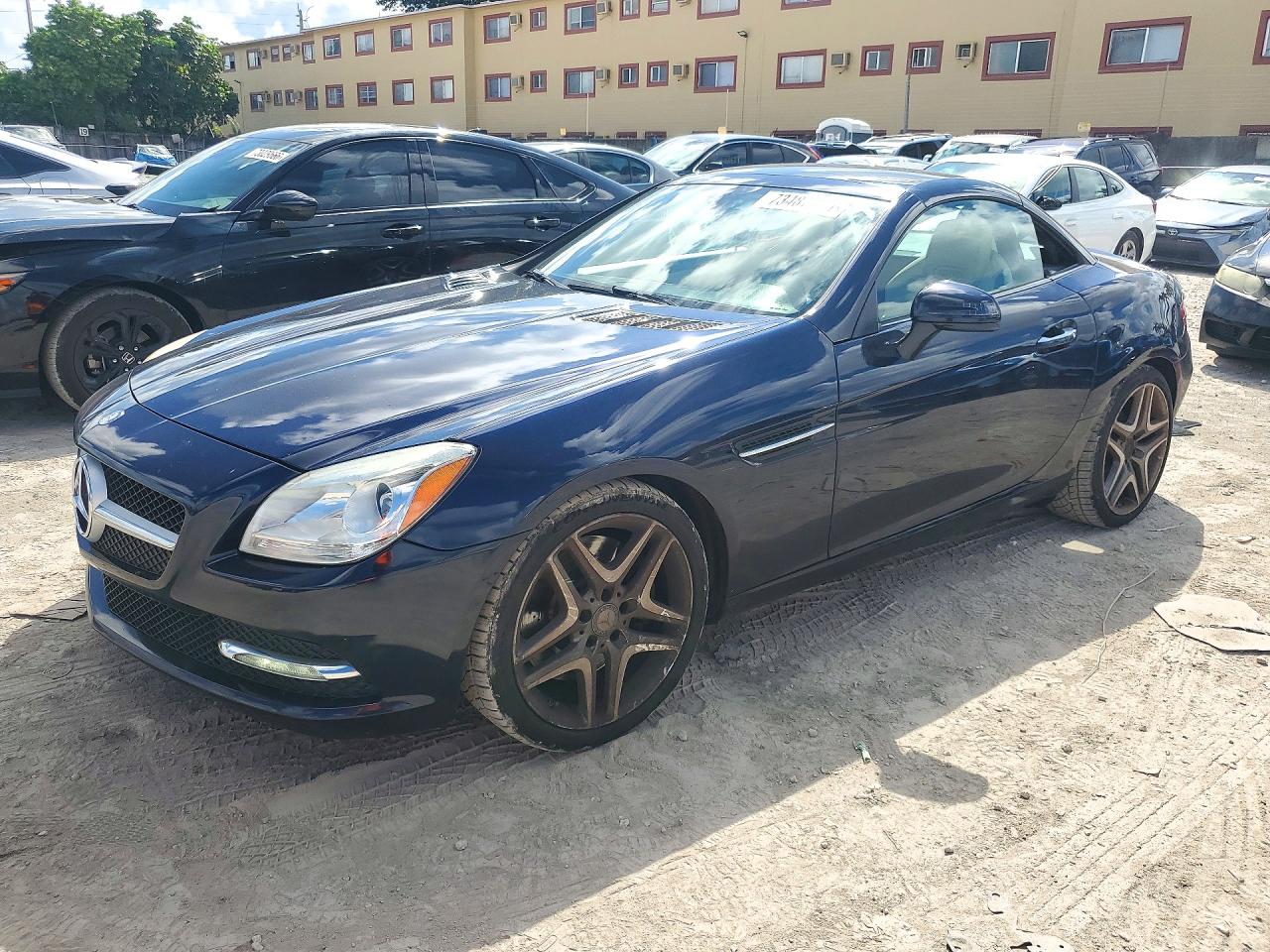 2013 MERCEDES-BENZ SLK SLK350 — Front 3/4