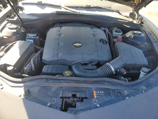 2013 CHEVROLET CAMARO 2LS — Engine bay