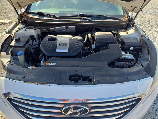 2015 HYUNDAI SONATA SE, ECO — Engine bay