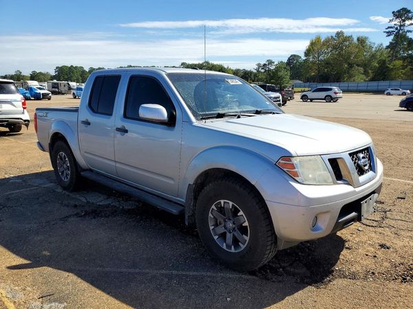 2019 NISSAN FRONTIER — Passenger 3/4