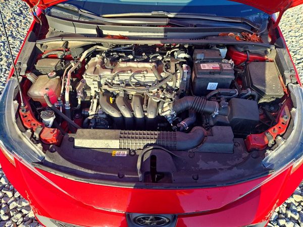 2020 TOYOTA COROLLA LE — Engine bay