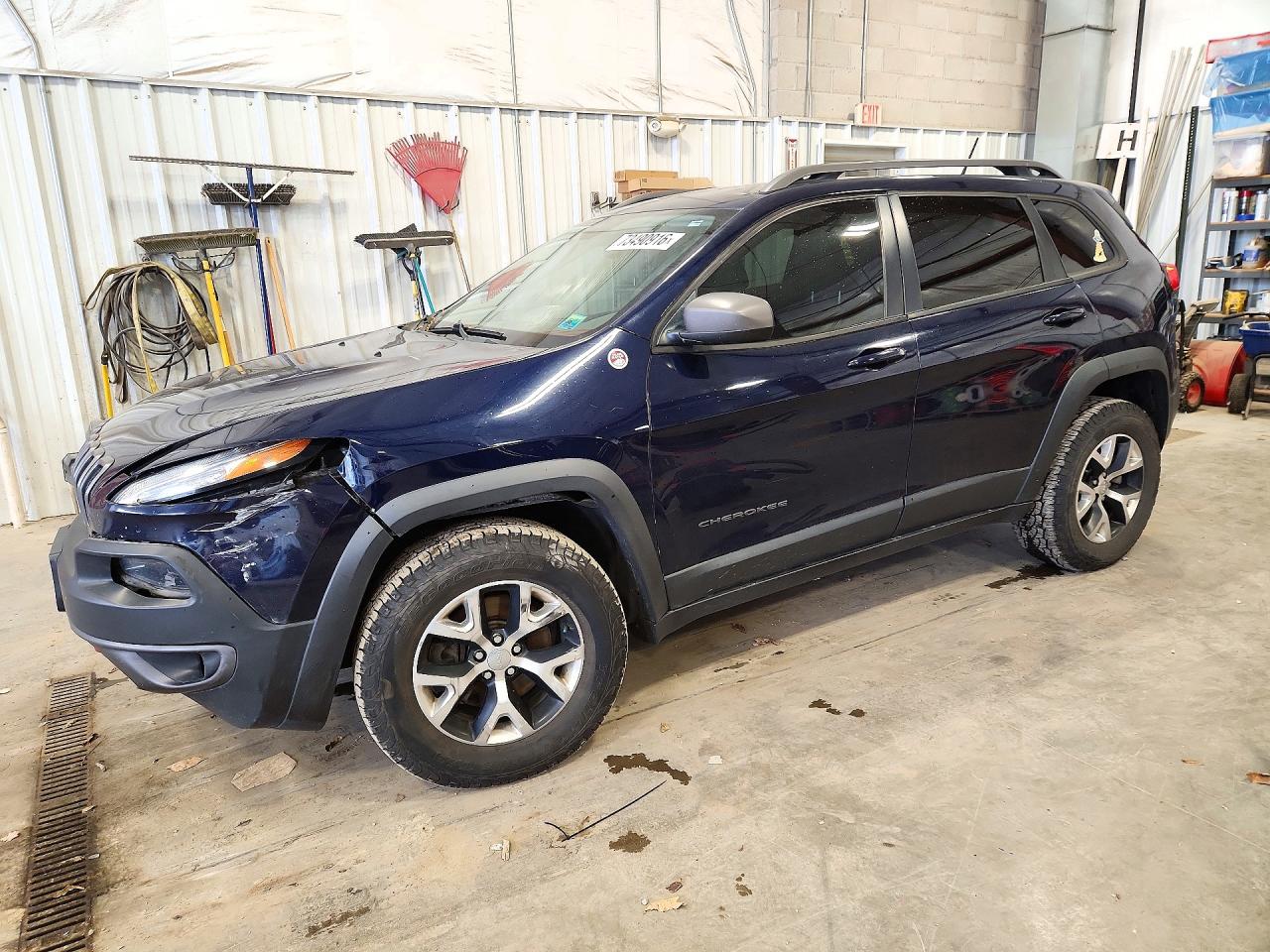 2015 JEEP CHEROKEE Trailhawk — Front 3/4