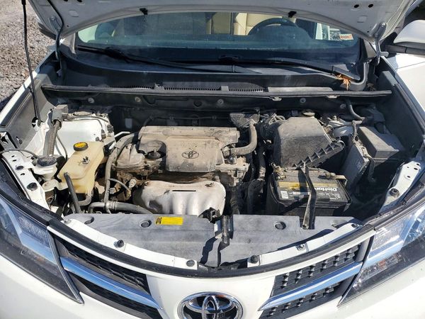 2015 TOYOTA RAV4 Limited (G Grade) — Engine bay