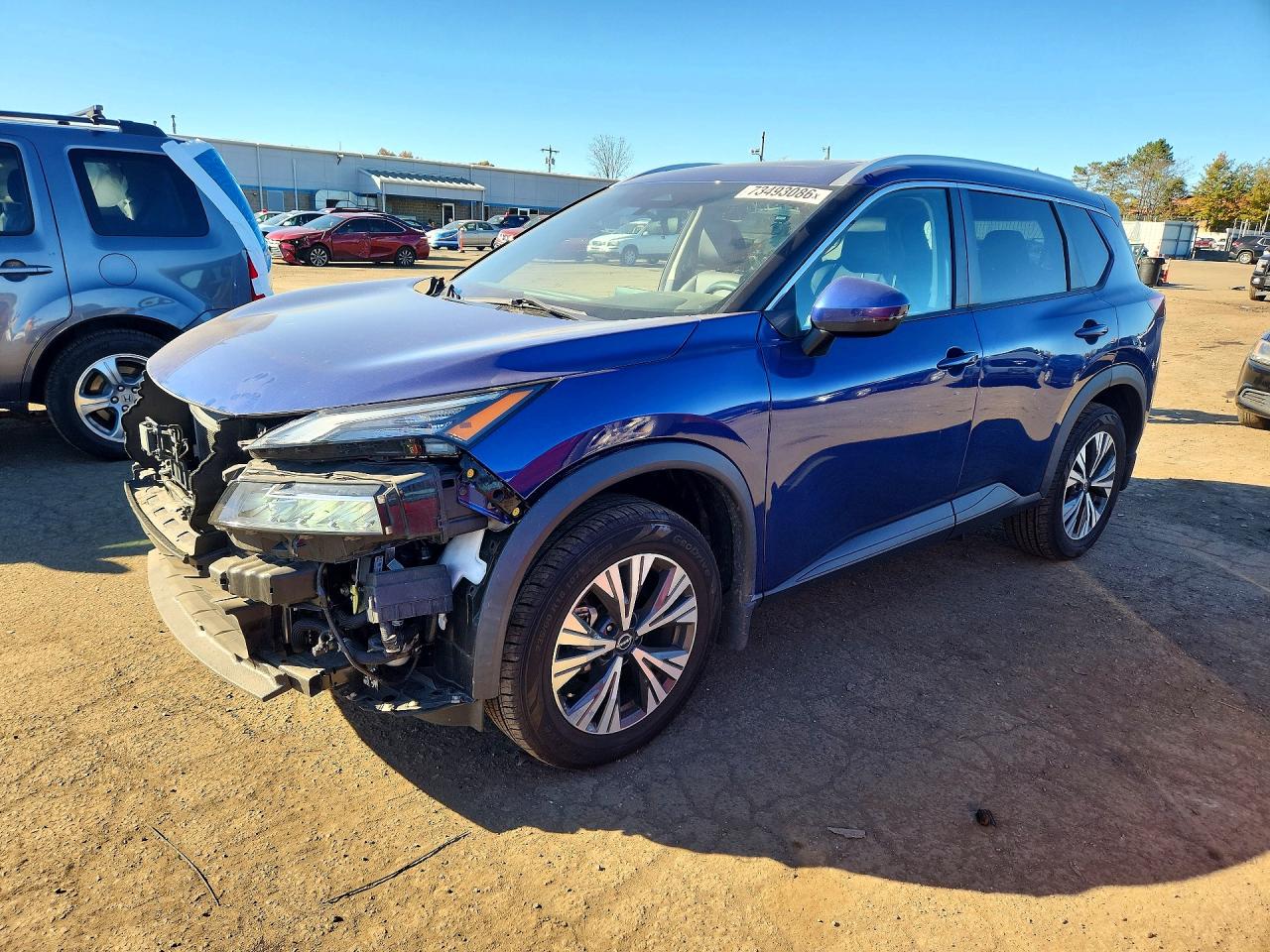 2022 NISSAN ROGUE SV — Front 3/4