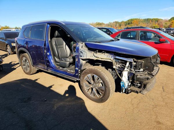2022 NISSAN ROGUE SV — Passenger 3/4