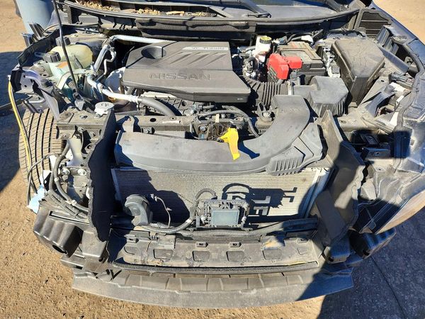 2022 NISSAN ROGUE SV — Engine bay
