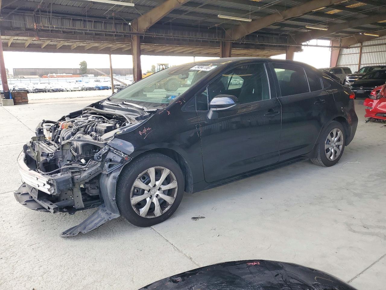 2021 TOYOTA COROLLA LE — Front 3/4